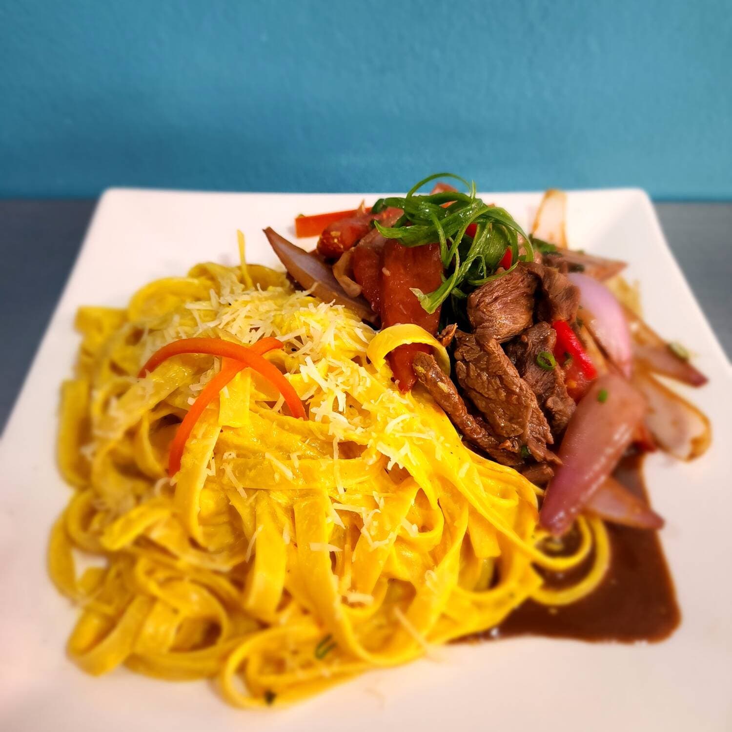 Fetuccini con Lomo Saltado