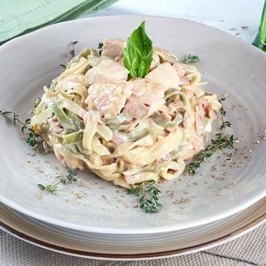Fetuccini Alfredo con Pollo