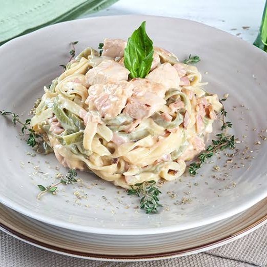 Fetuccini Alfredo con Pollo