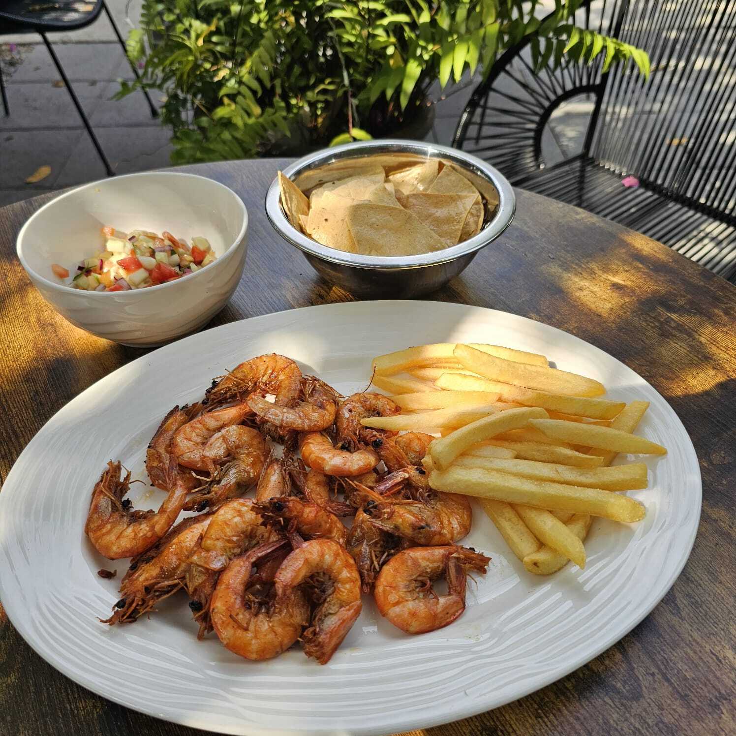 CAMARONES AL MOJO DE AJO