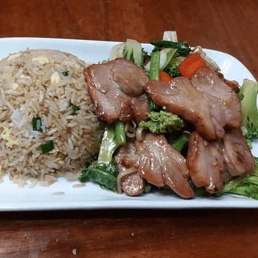 Sopa Wantán y Chancho con Verduras