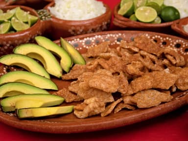Aguacate y Chicharrón
