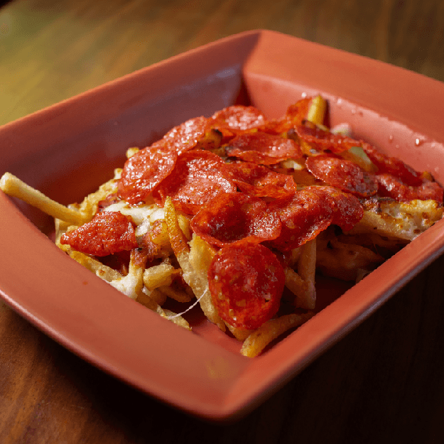 Papas con Queso y Peperoni