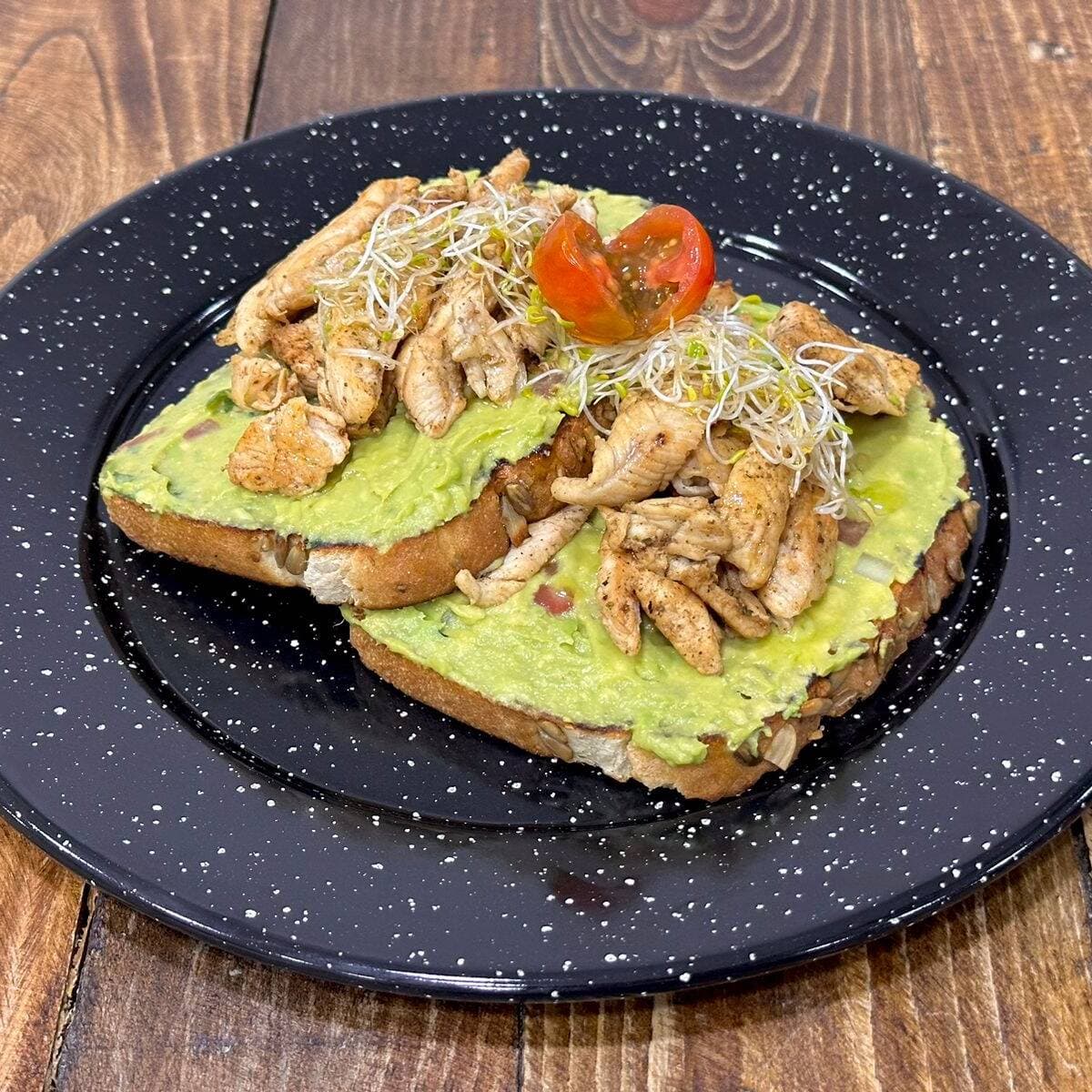 Avo Toast con Pollo