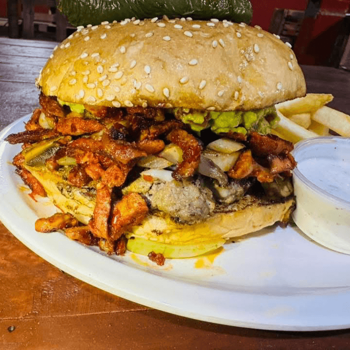HAMBURGUESA DOBLE CON PAPAS
