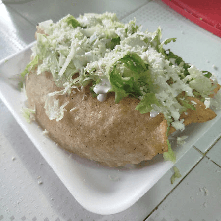 Empanada de carne molida de cerdo (1 pza).