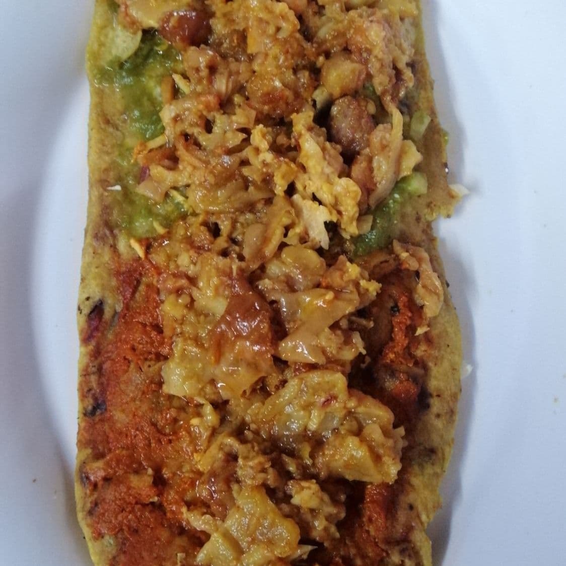 Huarache con Chicharon Prensado