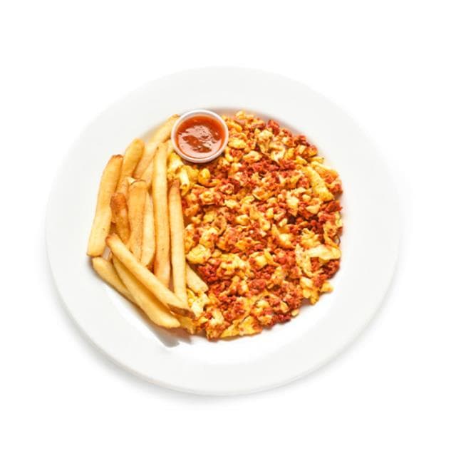 HUEVOS CON CHORIZO DE RES