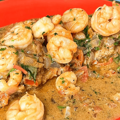 Filete al Ajillo con Camarones