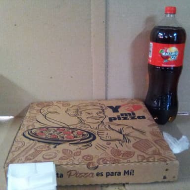 Pizza Grande de Peperoni + 1 Soda de 2lts.