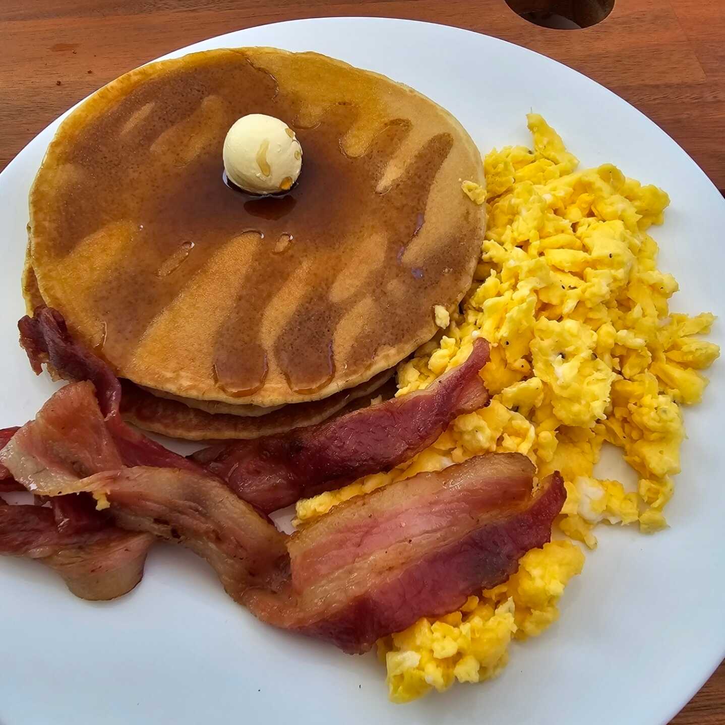 Hot Cakes con Huevo y Tocino