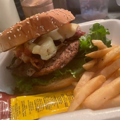 HAMBURGUESA MAR Y TIERRA