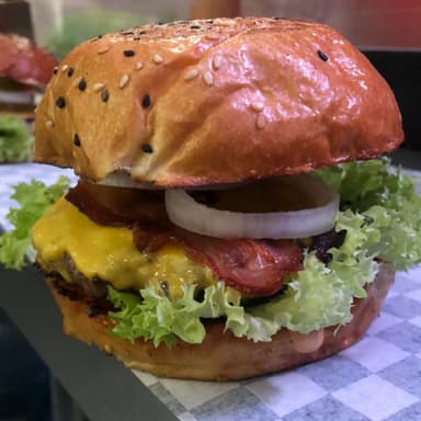 Sonora Burger*1 + Media Orden de Aritos de Cebolla