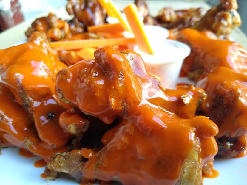 Coronel Chuck Wings (Madero)