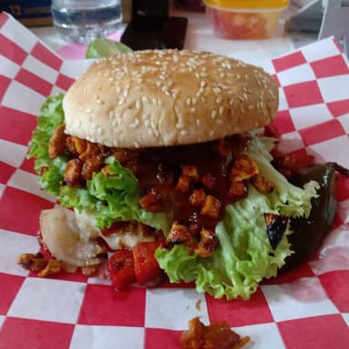 Combo Mamalona y Carnipapas C/queso.