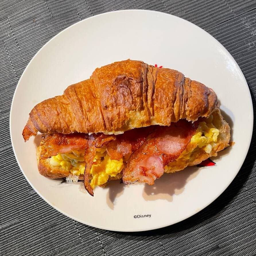 Croissant de Tocino y Huevo
