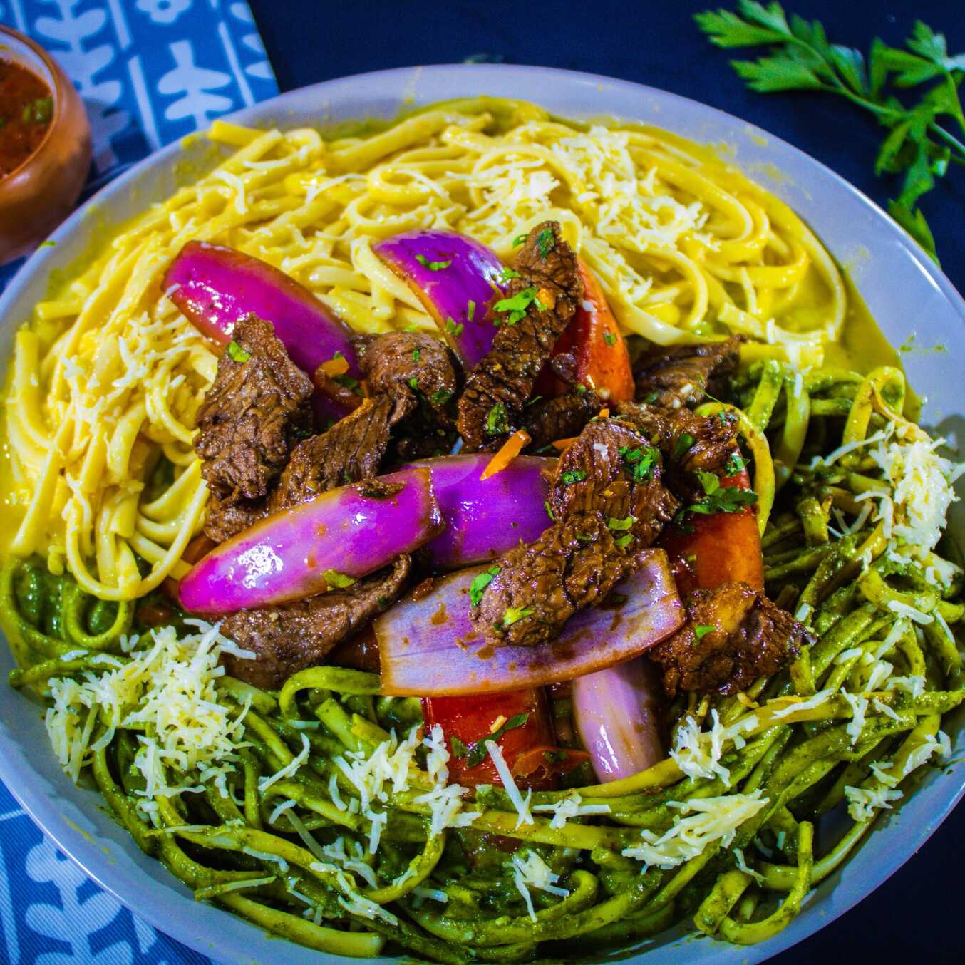 Lomo Saltado + Tallarínes a la Huancaína y Verdes