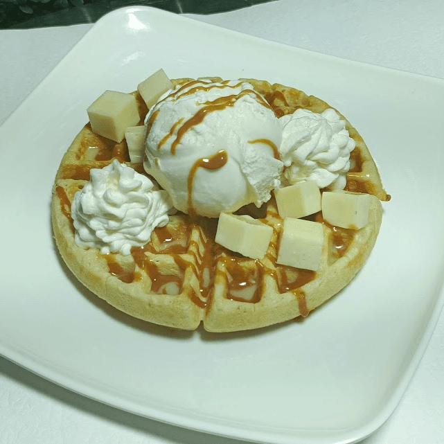 Waffle Arequipe Queso