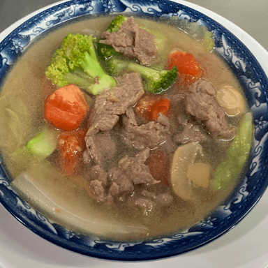 Sopa de Carne de Res con Verduras