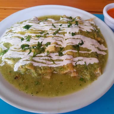Enchiladas Suizas Verdes (Pechuga Deshebrada)