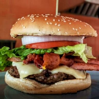 Hamburguesa con Salchica