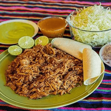 1/2 de Maciza, Cuerito y Chicharrón + Coca 2 Lt