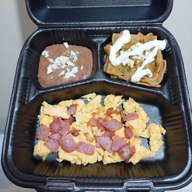 Huevos Revueltos con Tocino