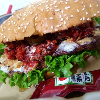 Chori Burger con Papas a la Francesa