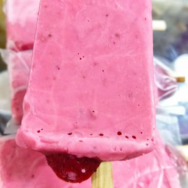 Paleta de Fresa de Leche