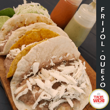 FRIJOLES CON QUESO
