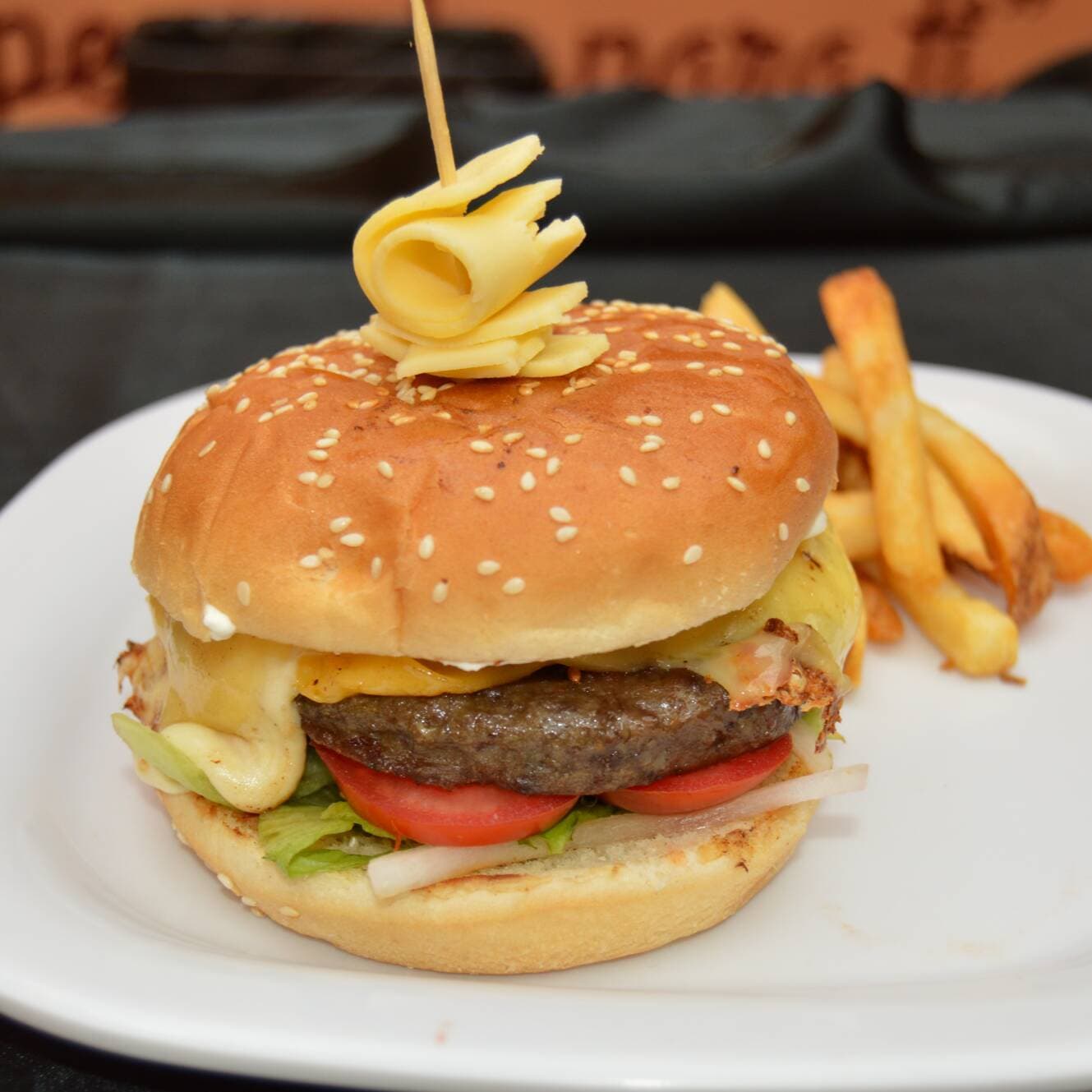 HAMBURGUESA SENCILLA + PAPAS