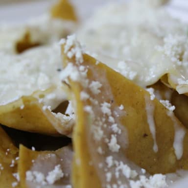 Molletes de Chilaquiles