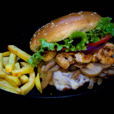 Hamburguesa Camarones champiñones + PAPAS