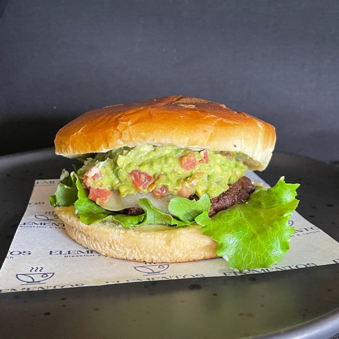 Hamburguesa con Guacamole + Porción de Papas