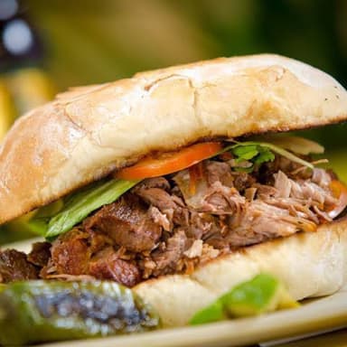 Torta de Barbacoa, Consomé y Refresco 355 ml