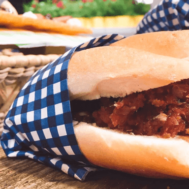 Torta de Chicharrón con Frijoles