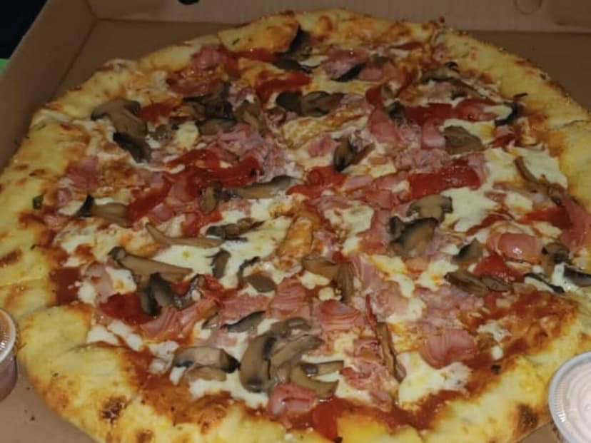 GOLDEN PIZZA