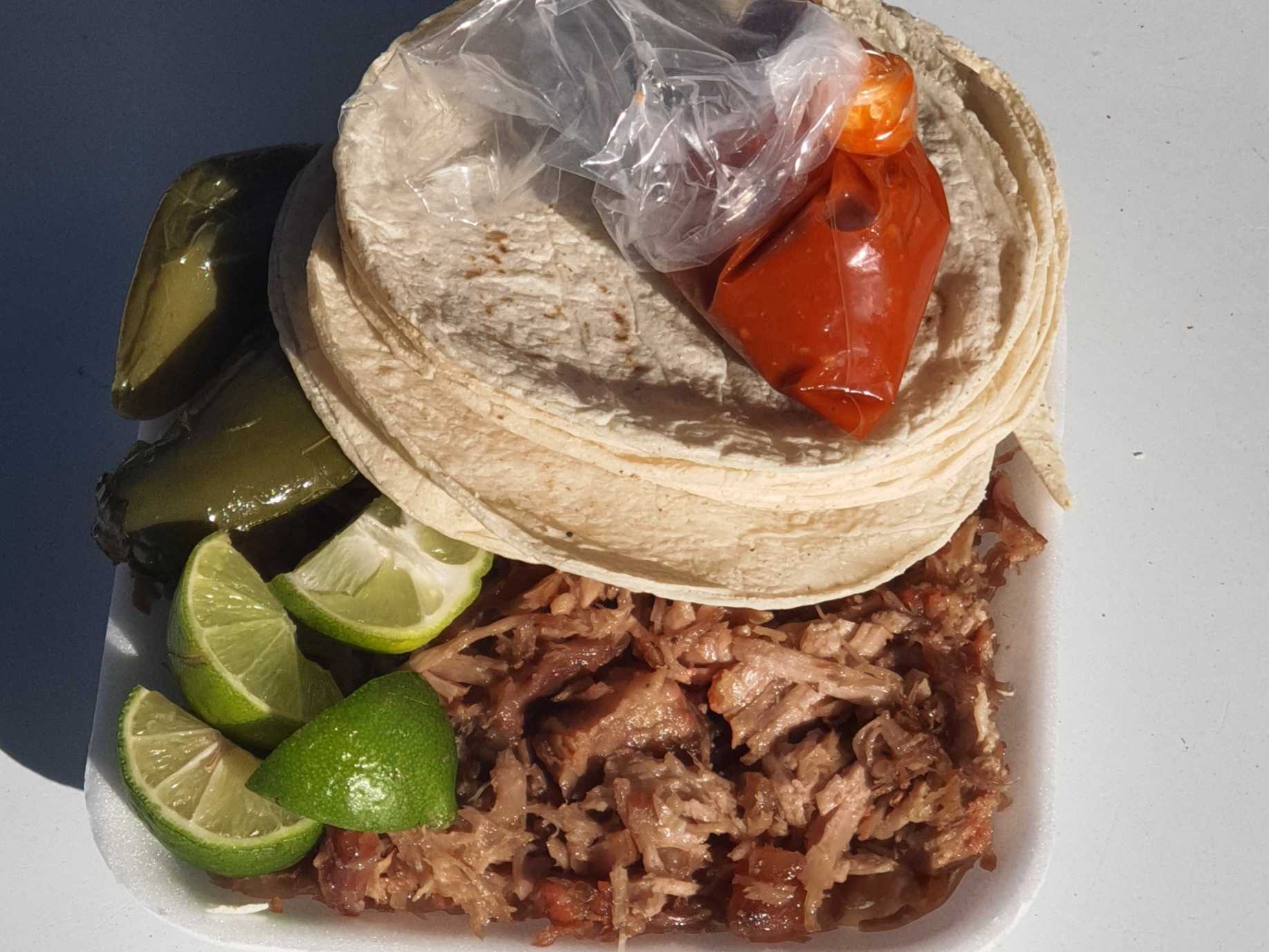 1/4 Kg. de Carnitas + Bebida Chica