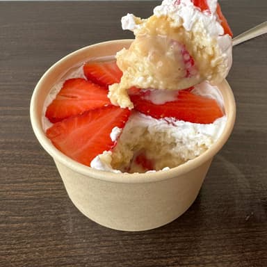 Cuchareable Tres Leches con Fresa 8oz