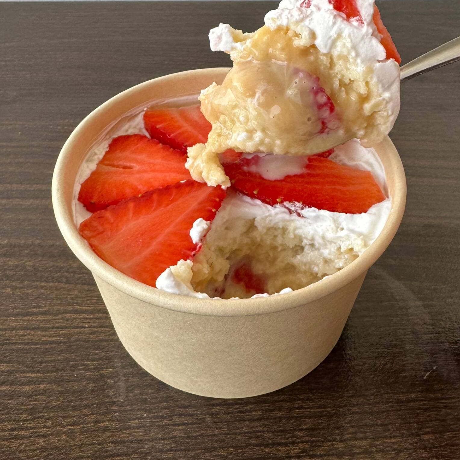 Cuchareable Tres Leches con Fresa 8oz