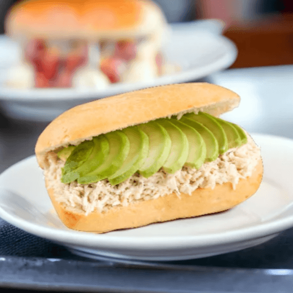 Sándwich Pollo y Palta