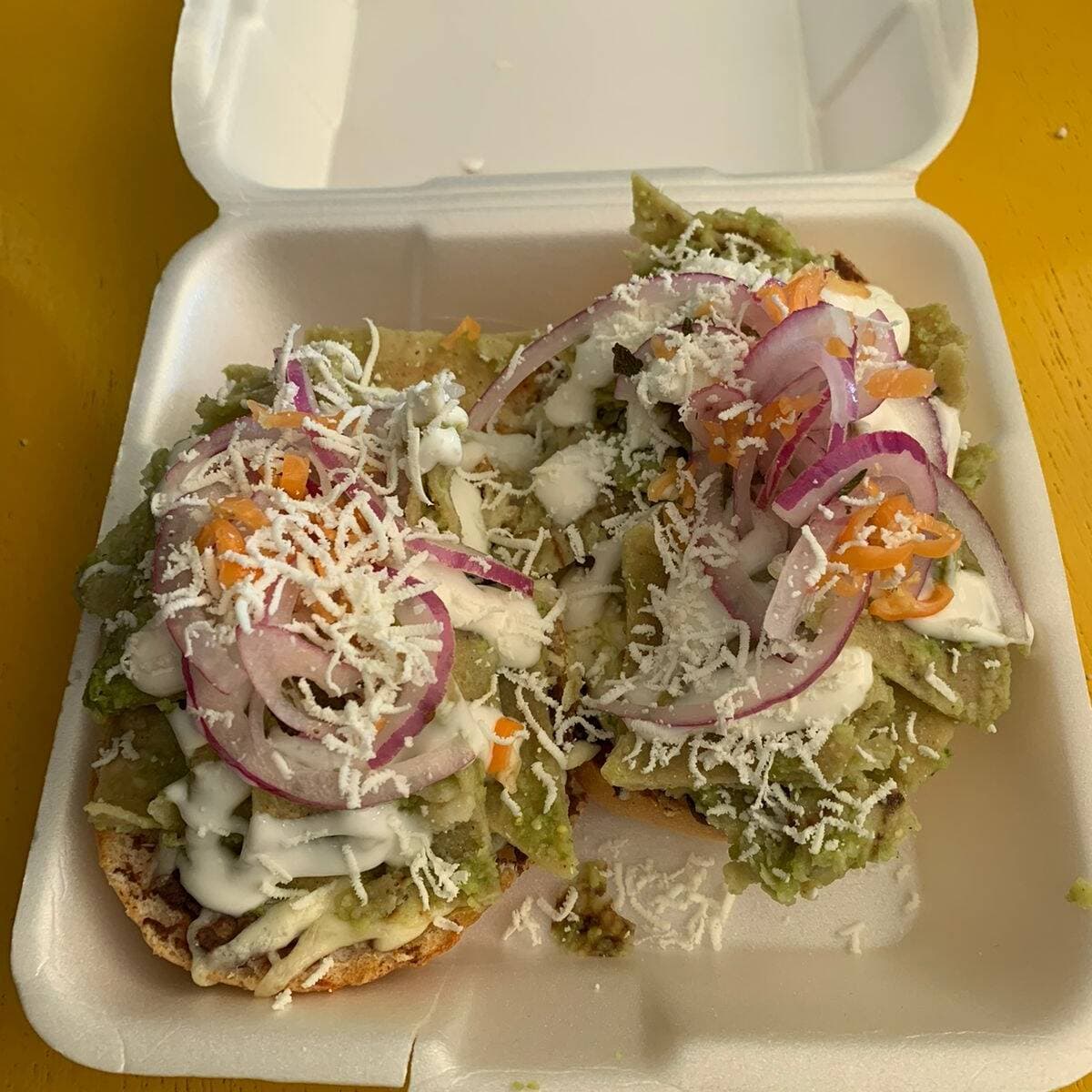 Molletes con chilaquiles