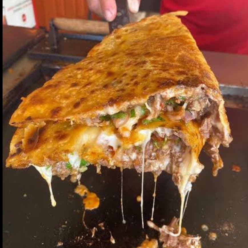 Quesabirria Gigante
