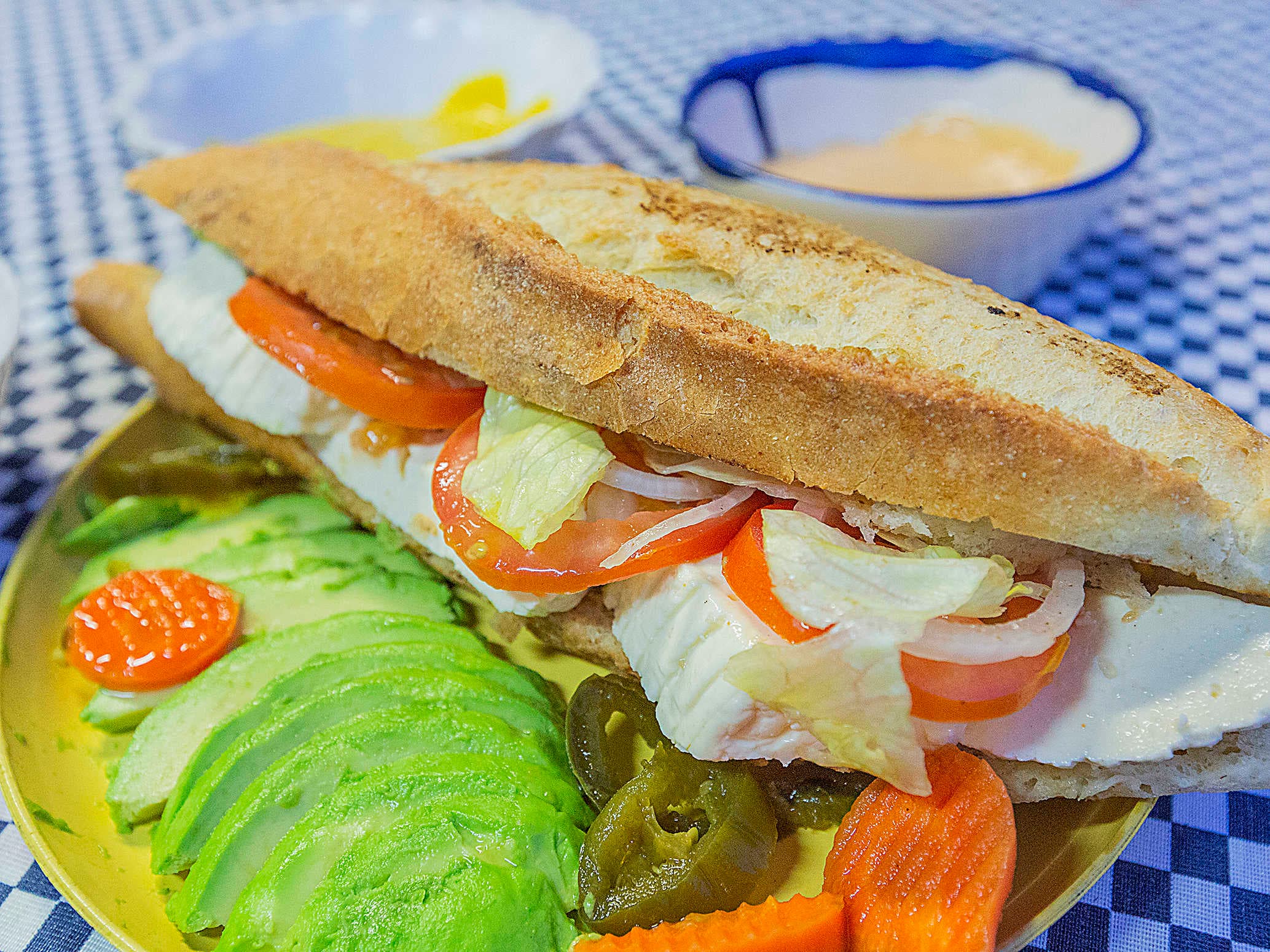 Lonche de Panela con Aguacate