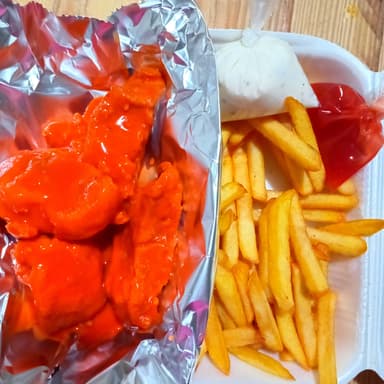 250 Gr De Alitas con 200 Gr de Papas a la Francesa