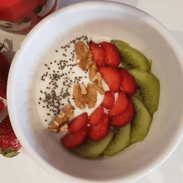 Plato de yogurt con fruta