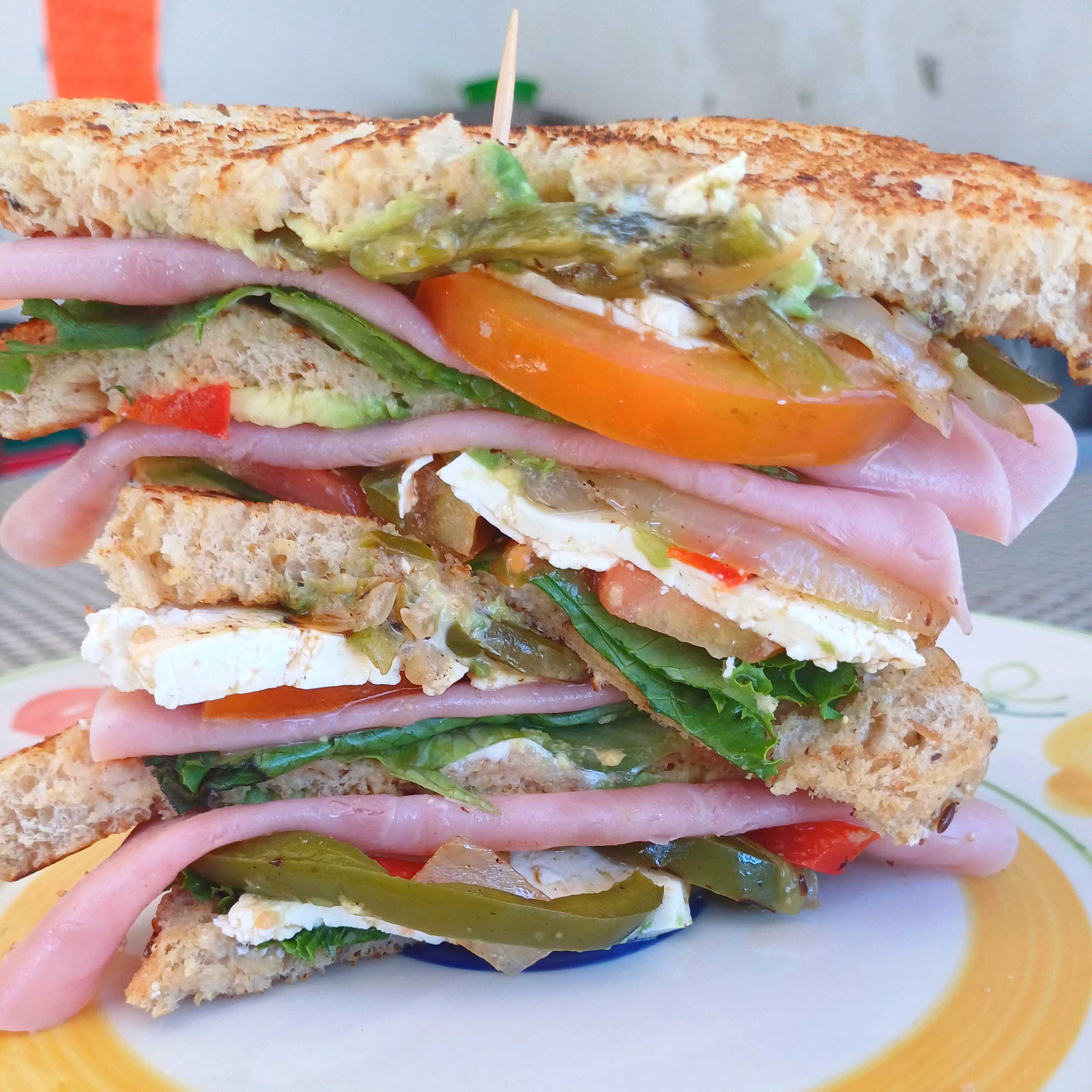 Sandwich o Torta de Jamón y Queso
