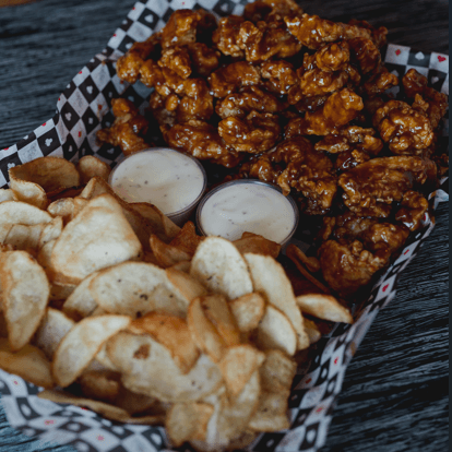 Boneless kg + Papas chips