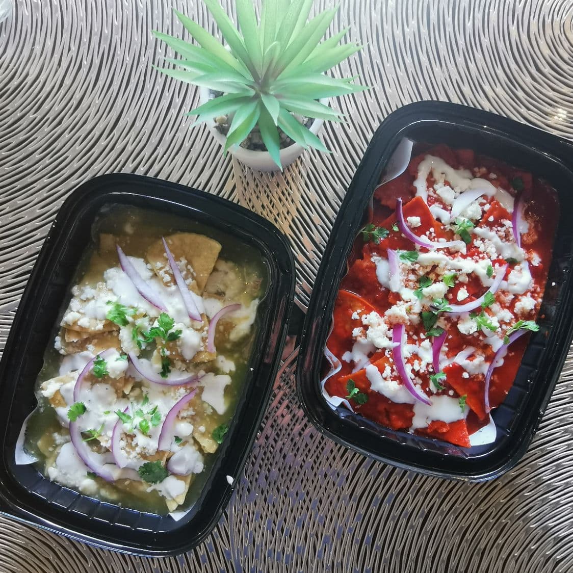 Combo 2 Ordenes Mix de Chilaquiles Verdes y Rojos