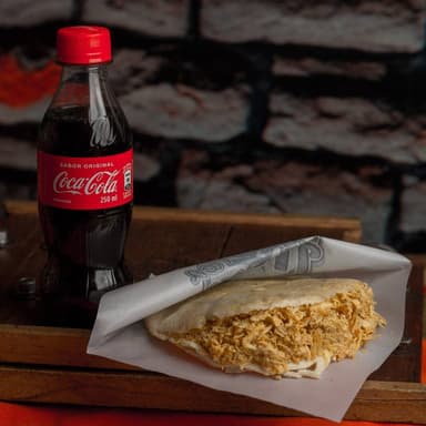 Combo Arepa Mechuda + Bebida